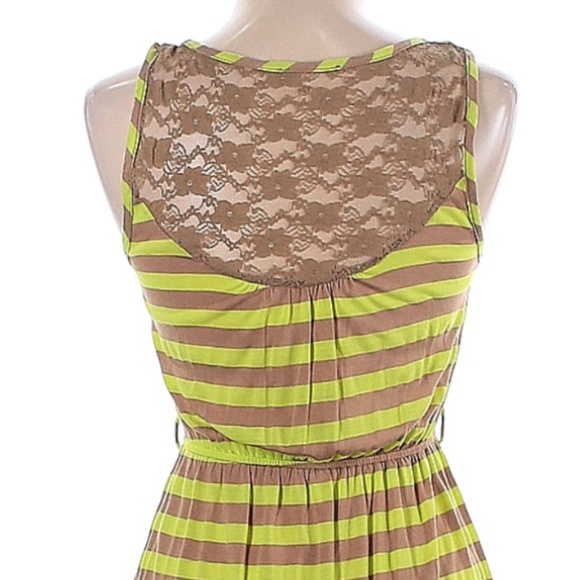 NWOT- Yellow and Tan Strip Ruched Detail Scoop Neckline Dress in Size L - Picture 5 of 6